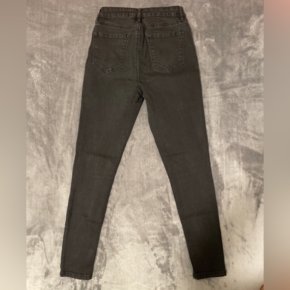Eco-friendly denim high-rise skinny jean - Picture 2 of 3